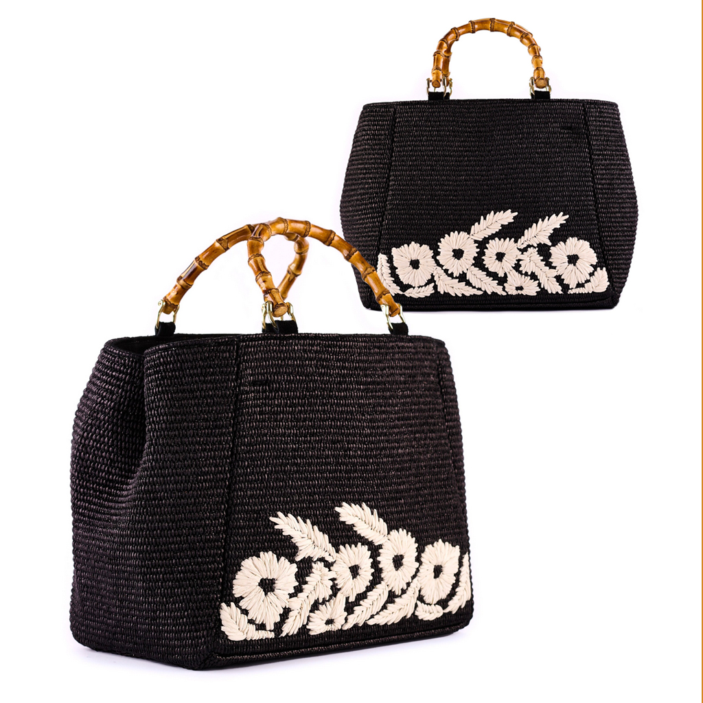 Kleine Handtasche von Mia Mail Bag aus schwarzem Raphia mit weißem Blütenstickmuster, Henkel aus Bambus