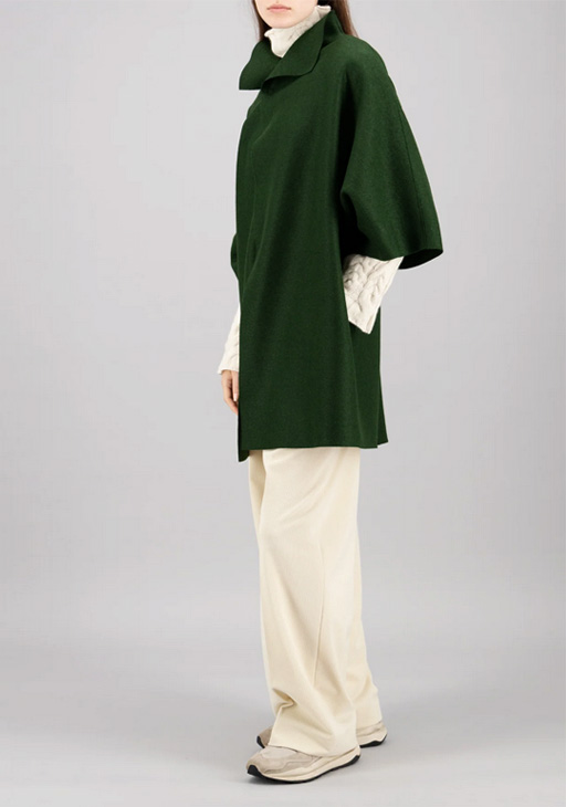 Flaschengrüner Mantel aus Schurwolle, gerader Schnitt, Umlegekragen, Einknopf-Verschluss, Seitliche Eingrifftaschen Kimono-Ärmel von Harris Wharf London